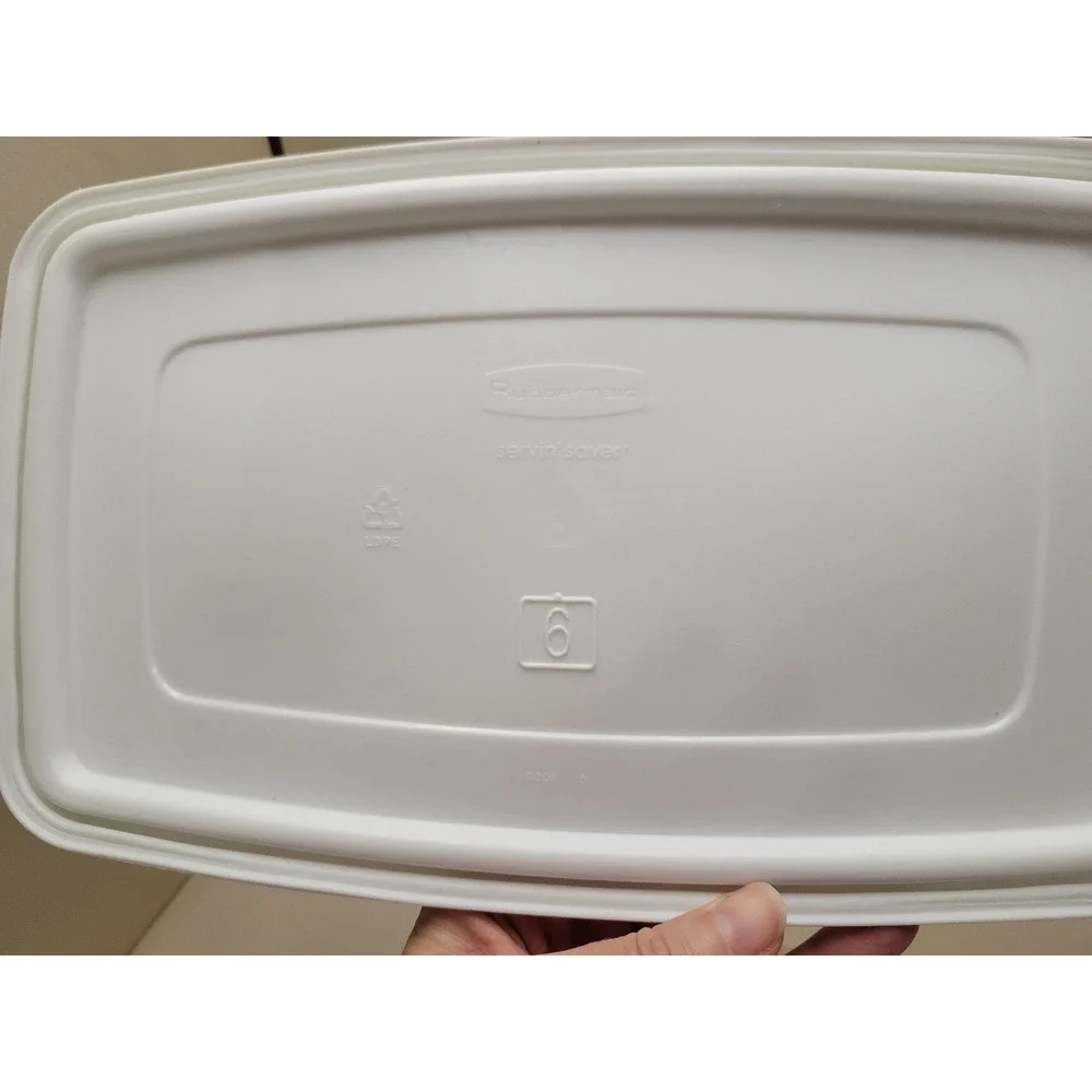 Rubbermaid Vintage Servin Saver 1 #6 Rectangle & 1 #5 Rectangle Container w Lids